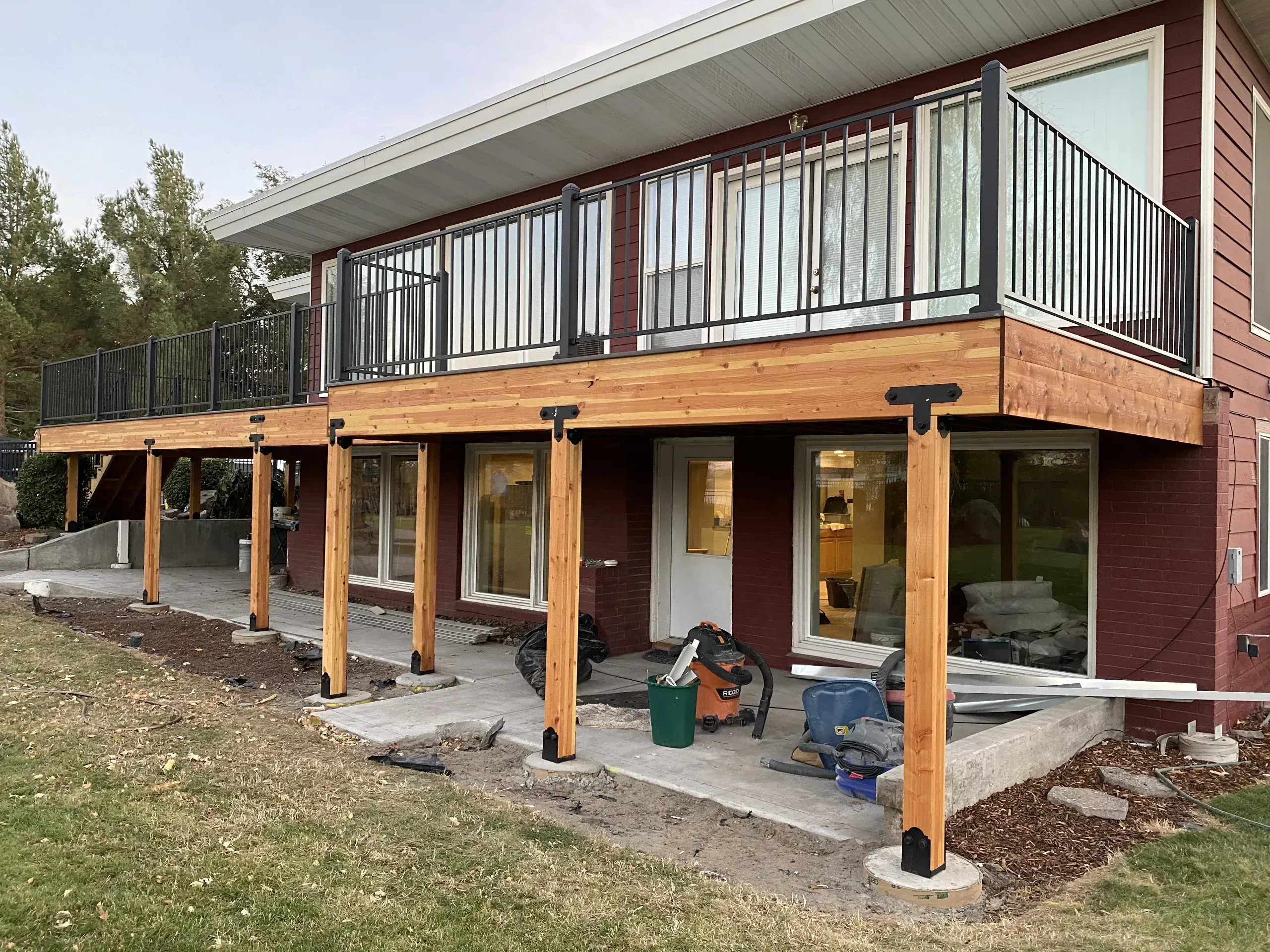 Elevated deck glass panel railing cedar posts